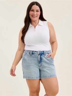 Judy Blue, Margo Light Wash Denim Shorts plus Size 1X